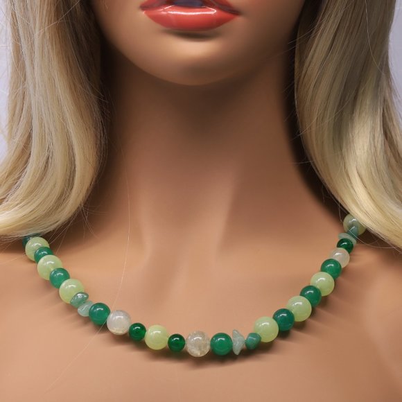Green necklace set with Jade and Aventurine beads with earrings and bracelet. - Picture 3 of 7